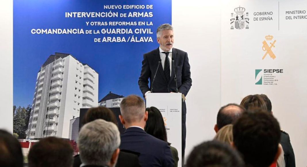 Grande-Marlaska inaugura las nuevas instalaciones de la Intervención de Armas y Explosivos en la Comandancia de Álava