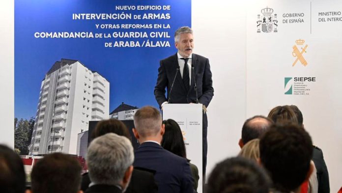 Grande-Marlaska inaugura las nuevas instalaciones de la Intervención de Armas y Explosivos en la Comandancia de Álava
