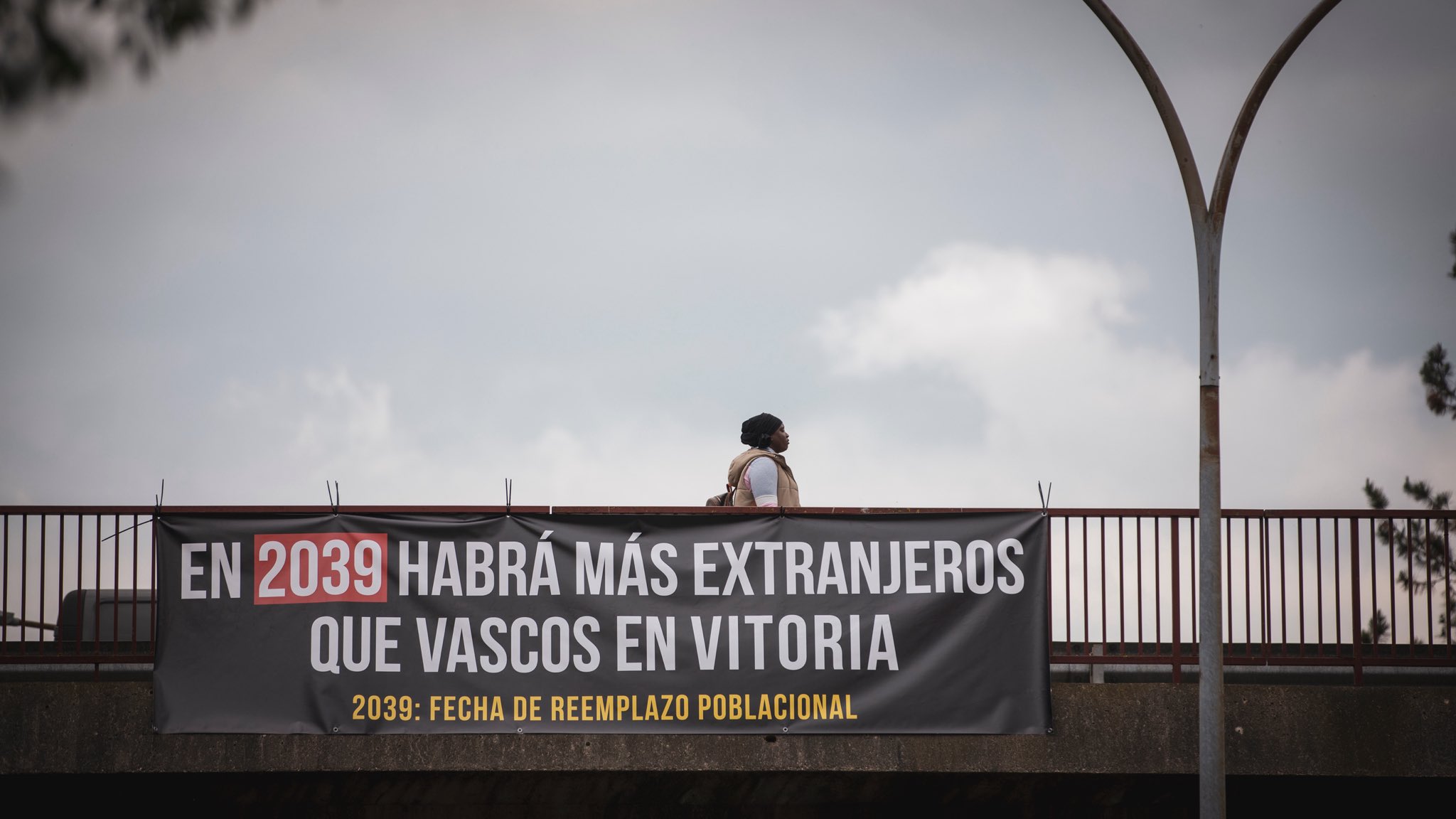 CARTEL VOX RACISTA VITORIA cartel vox racista vitoria