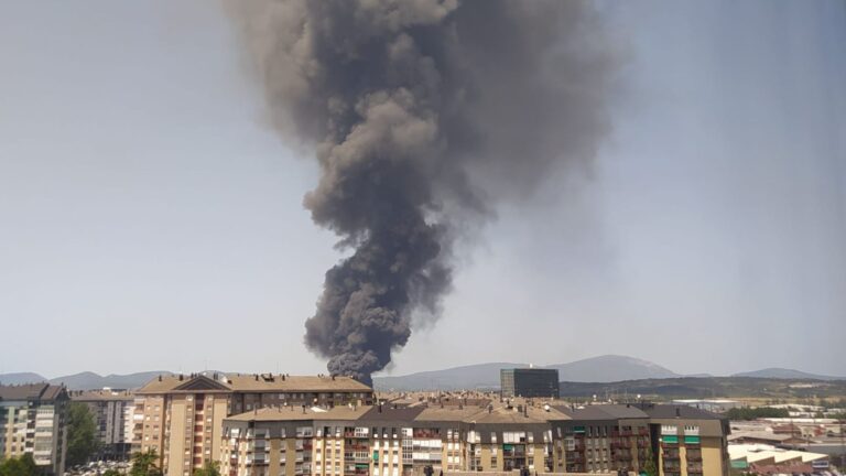 Así ha sido el incendio en la fábrica LEA: resumen del día