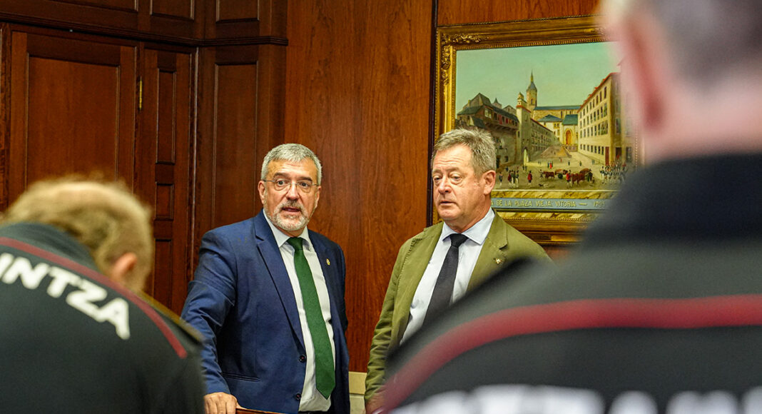 Cesar fernandez de landa y bingen zupiria 2025-07-17_Gasteizko_segurtasun_batzordea__5_