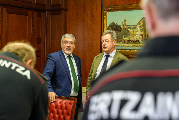 Cesar fernandez de landa y bingen zupiria 2025-07-17_Gasteizko_segurtasun_batzordea__5_