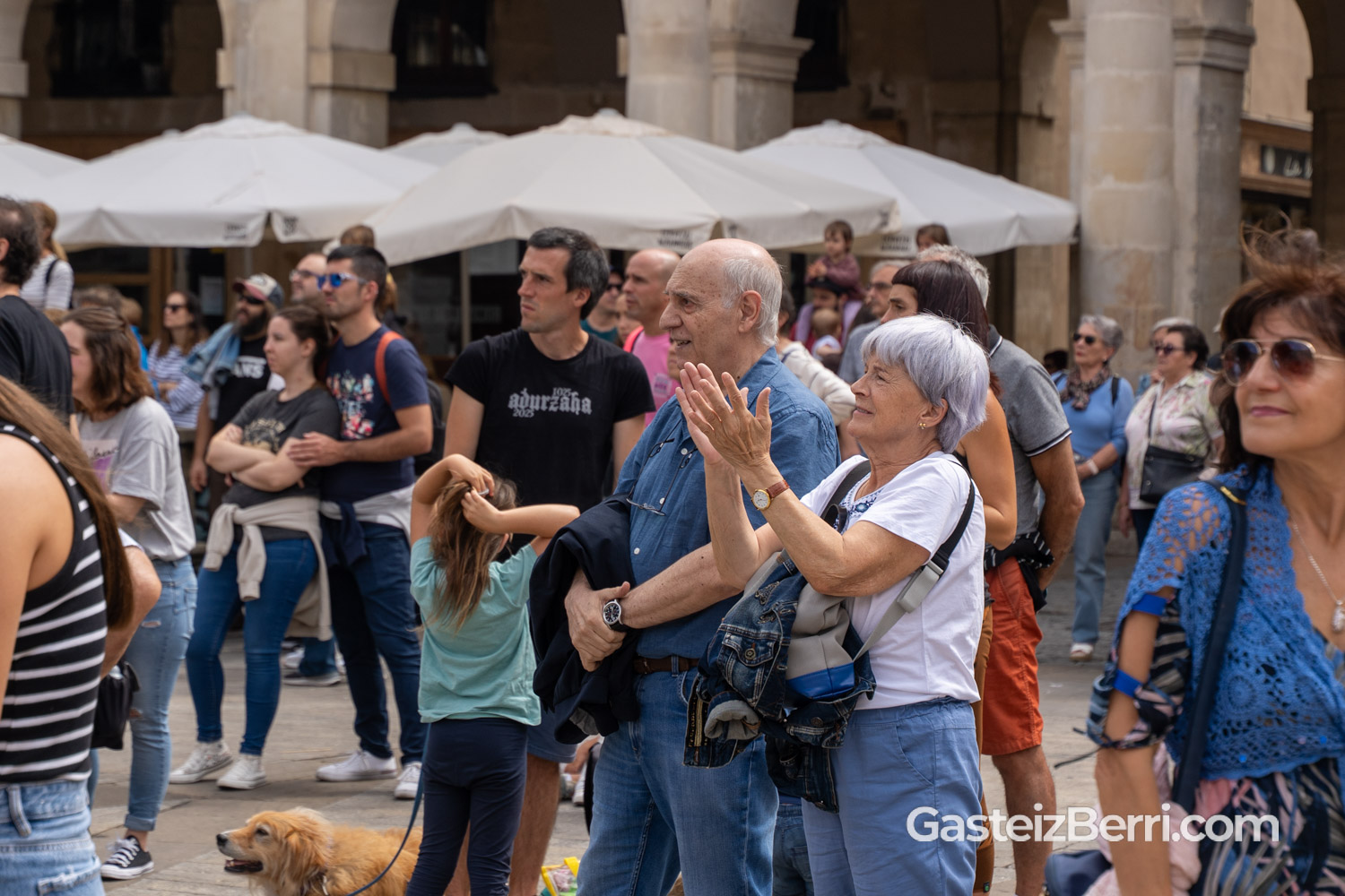 Más de un centenar de castellers levantan torres humanas en la Plaza Nueva de Vitoria 36 castellers 26