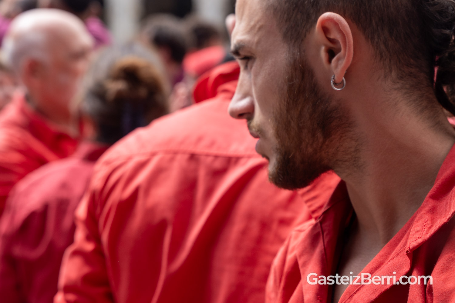 Más de un centenar de castellers levantan torres humanas en la Plaza Nueva de Vitoria 45 castellers 35