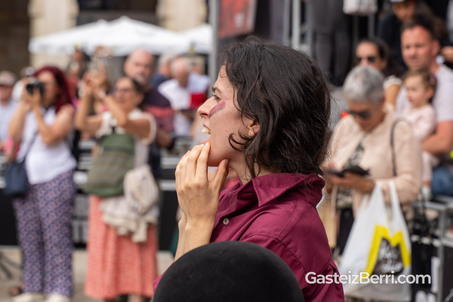 Más de un centenar de castellers levantan torres humanas en la Plaza Nueva de Vitoria 47 castellers 37