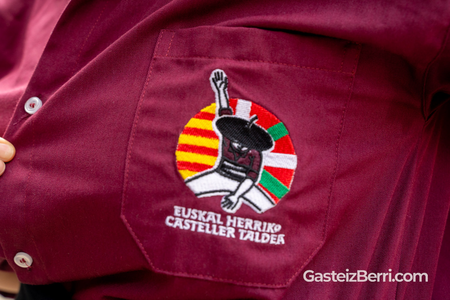 Más de un centenar de castellers levantan torres humanas en la Plaza Nueva de Vitoria 8 castellers 52