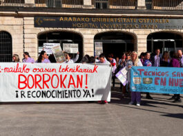 Concentraciones en los hospitales de Vitoria por la huelga de técnicos sanitarios técnicos sanitarios