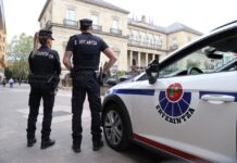 Detenido un camionero acusado de estafa y falsedad documental tras intentar pagar con una tarjeta ajena