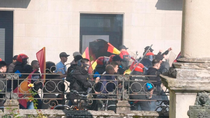 Uno de los momentos de la manifestación de Falange en Vitoria