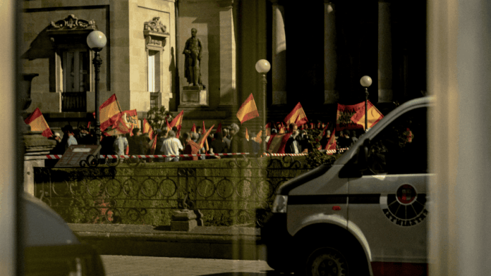 Concentración de Falange en Vitoria el pasado 12 de octubre | Imagen: Mikel Bejarano