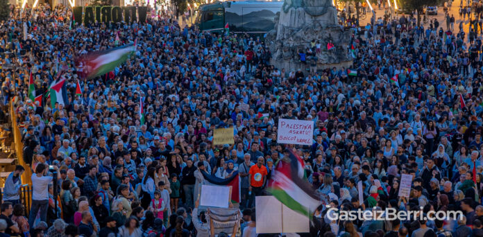 Manifestación en apoyo a Palestina el pasado 2 de octubre en Vitoria | Imagen: Alex García