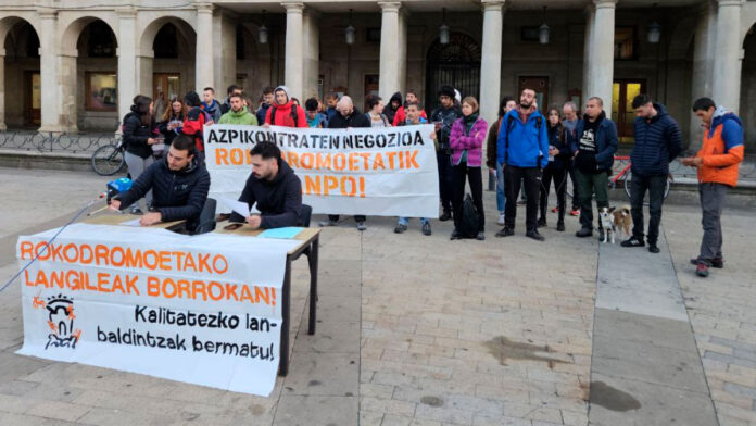 Rueda de prensa de los trabajadores de los rocódromos de Vitoria Rueda de prensa de los trabajadores de los rocódromos de Vitoria