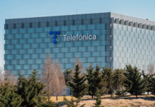 EH Bildu pacta con el Gobierno garantizar la atención en euskara en los servicios de atención al cliente Telefónica