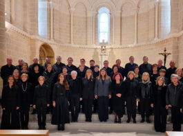 El Coro Izartza Abesbatza y Covalanas de Cantabria se unen en un concierto coral en Vitoria Coro Izartza Abesbatza