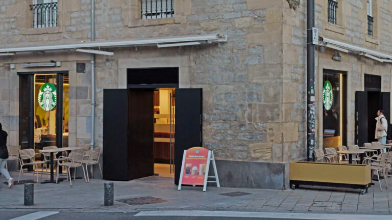 Starbucks Vitoria acumula tres expedientes por operar sin licencia