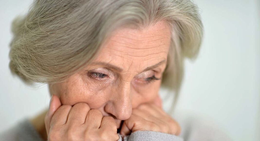 una señora preocupada. salud mental osakidetza ela gobierno vasco foto de depositphotos