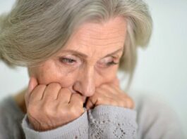 Salud mental en el centro del debate: entre denuncias de desmantelamiento y promesas de innovación una señora preocupada. salud mental osakidetza ela gobierno vasco foto de depositphotos