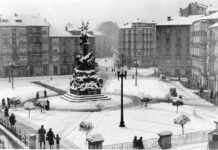 La Plaza de la Virgen Blanca nevada en los años 50: una postal que sigue fascinando