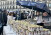 El tradicional mercado navideño llena la Plaza Nueva desde primera hora