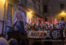Gasteiz se vuelca con el 50 aniversario del 3 de marzo y desborda la Virgen Blanca