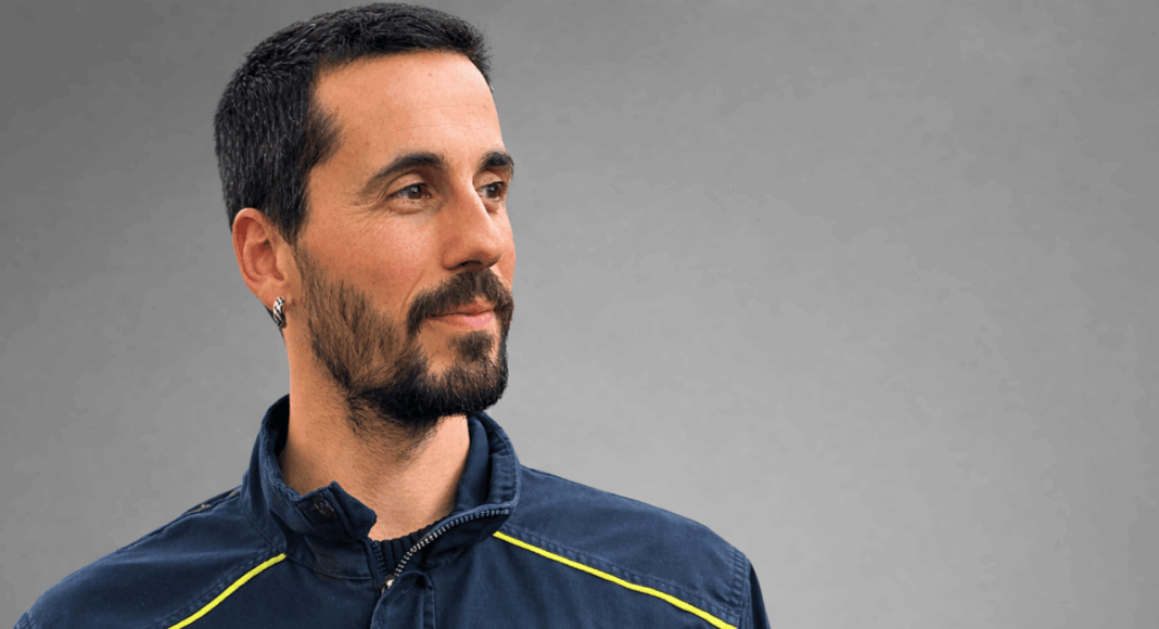 Iker Babio Basterretxea, uno de los bomberos en huelga