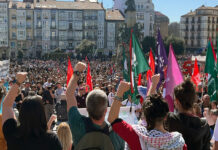 Vitoria amanece con piquetes y acaba con 10.000 personas en la Virgen Blanca huelga genera euskadi
