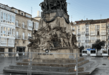 Así ha quedado el Monumento de la Batalla de Vitoria tras borrar las pintadas de la huelga