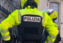Dos agentes de la Policía Local de Vitoria-Gasteiz