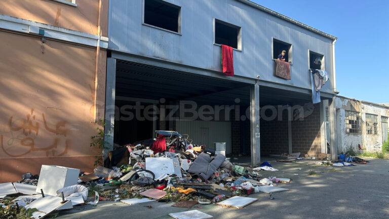 Las fotos del operativo en URSSA y EGA muestran el interior de las fábricas ocupadas