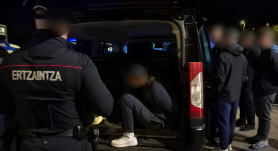 Recreación de una operación de la Ertzaintza