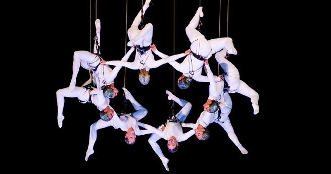 Aria · Zenit Aerial Ballet en Plaza de la Virgen Blanca, KaldeArte 2026, Vitoria-Gasteiz