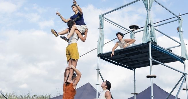 Entre bous i vaques · La Côte Folle en Plaza de los Fueros, KaldeArte 2026, Vitoria-Gasteiz