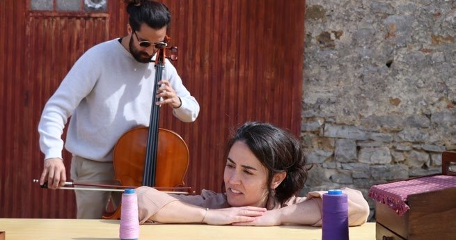 Haritik tiraka · Bitsa en Plaza de Santa María, KaldeArte 2026, Vitoria-Gasteiz