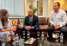 El viaje de Etxebarria a Marruecos abre una vía para desbloquear el conflicto por el palacio Álava-Esquível