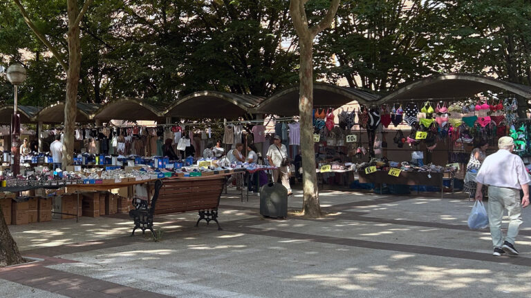 “El problema es que no viene gente” los vendedores creen que el Ayuntamiento no entiende el verdadero problema de los mercadillos
