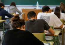 Un alumno afectado por los suspensos de Euskera lleva toda la PAU al juzgado