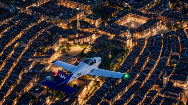 Las avionetas nocturnas dejan de pasar sobre el centro de Vitoria tras las quejas